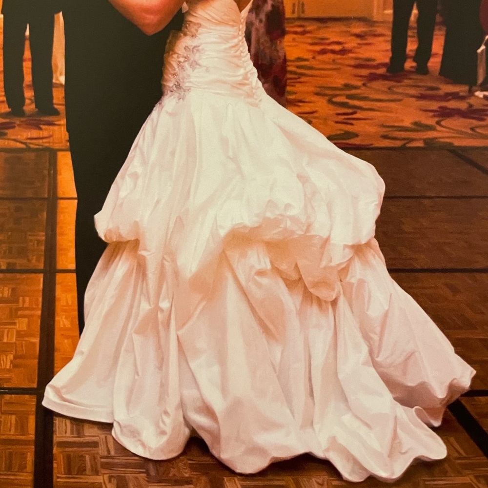Ines do Santo Ivory “Madeline” Wedding Gown Size 12 (6). Ballon Fit and Flare. - Picture 9 of 11